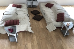 8-Salon-parquets-chenes-aveyron-canape-bas_web